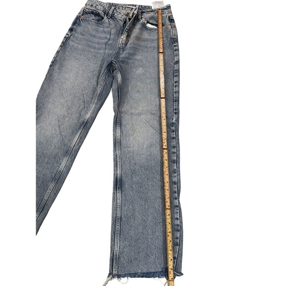 Zara Womens High-Waisted Wide-Leg Jeans With Frayed Hem In Light Wash Denim - Picture 6 of 9